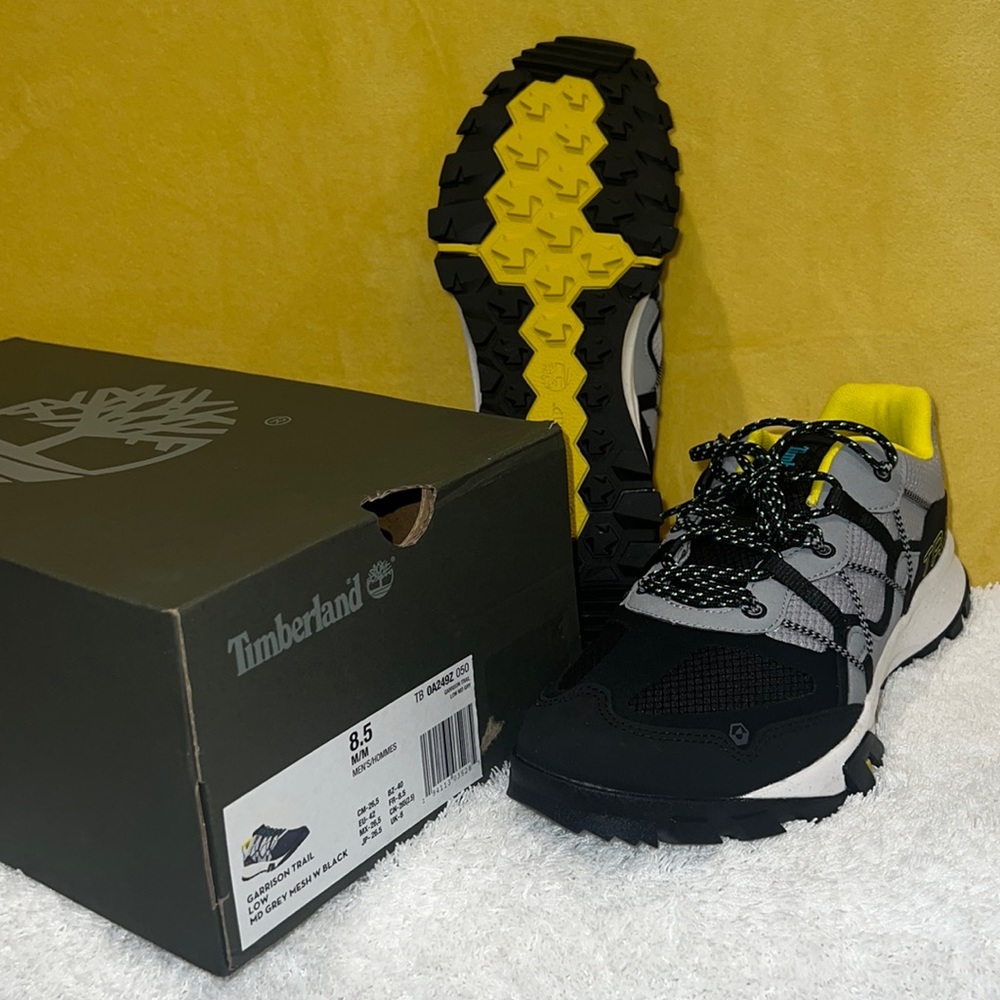 NIB Men’s Waterproof Trail Shoes Size 8.5